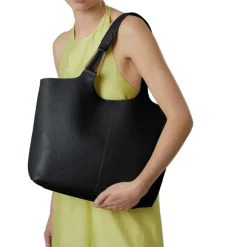 Borsa a Spalla COCCINELLE Linea Brume in Pelle Nera