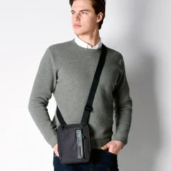 Borsello Uomo PIQUADRO a Tracolla con porta iPadmini - CA3084P16 in Tessuto Chevron - Blu