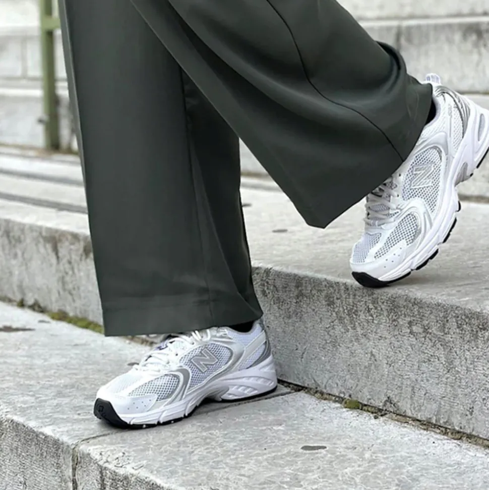 Scarpe Running NEW BALANCE Sneakers 530 in Tessuto Sintetico e Mesh colore White e Silver Metallic